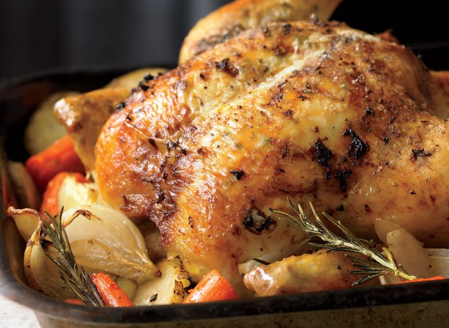 Pollo asado Paleo con verduras de raíz